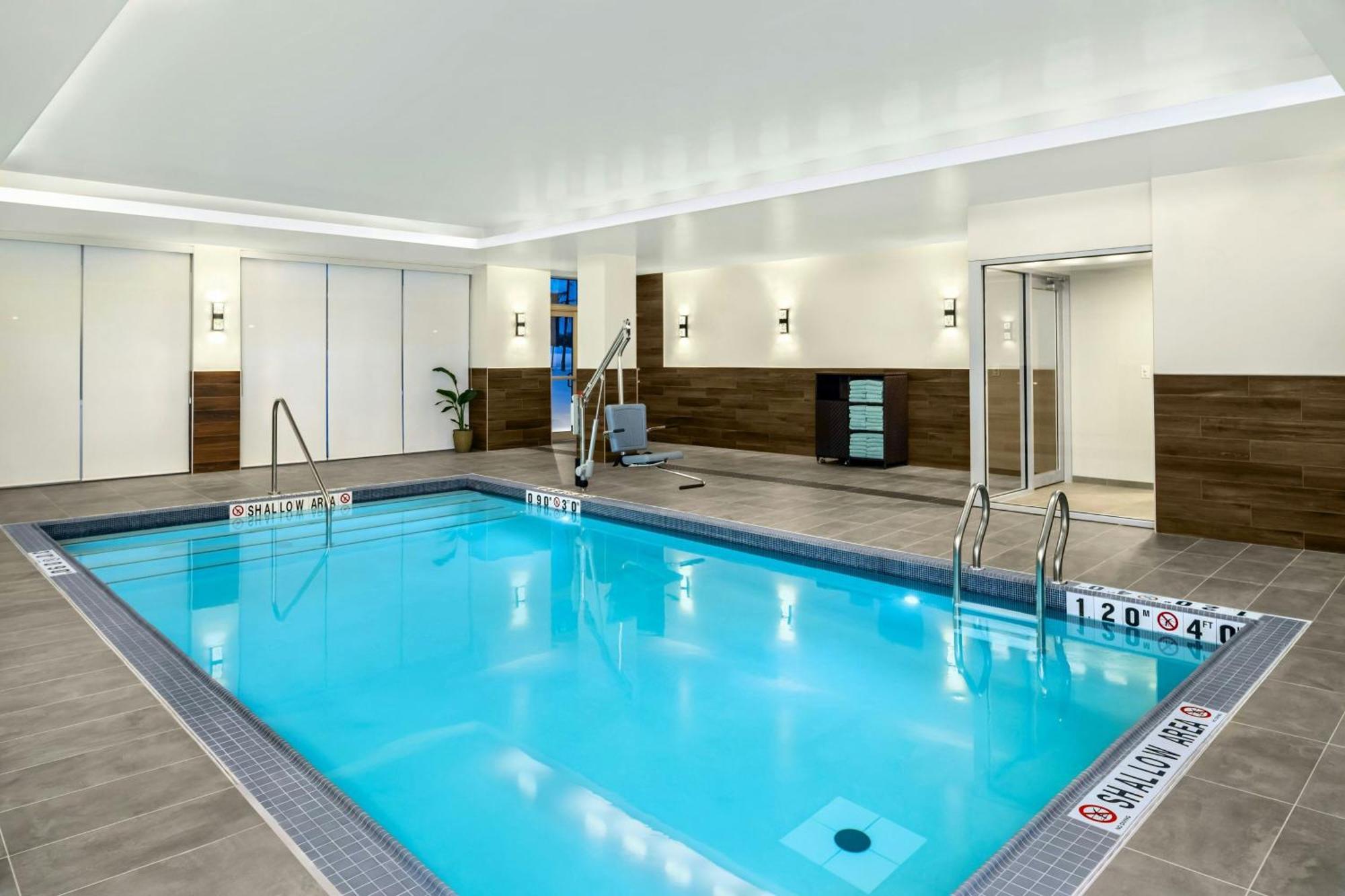 Fairfield By Marriott Inn & Suites Gravenhurst Muskoka Exterior photo